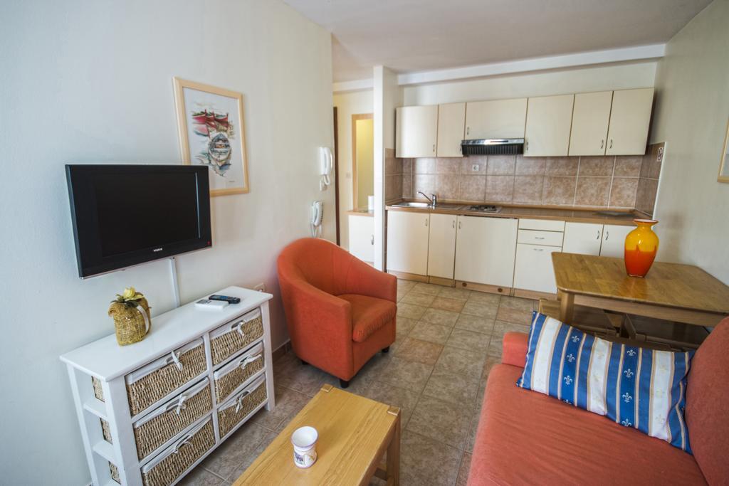 Aparthotel Castrum Novum Novigrad Istria Rum bild