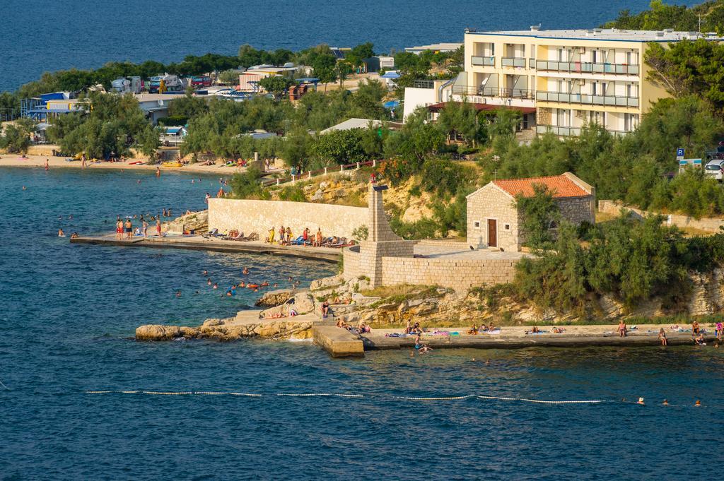 Aparthotel Castrum Novum Novigrad Istria Exteriör bild