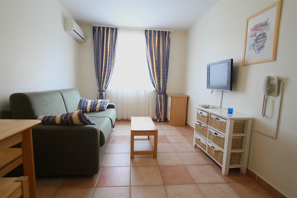 Aparthotel Castrum Novum Novigrad Istria Exteriör bild