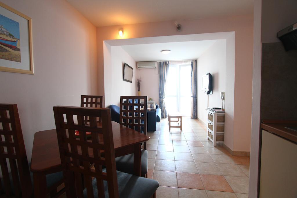 Aparthotel Castrum Novum Novigrad Istria Rum bild
